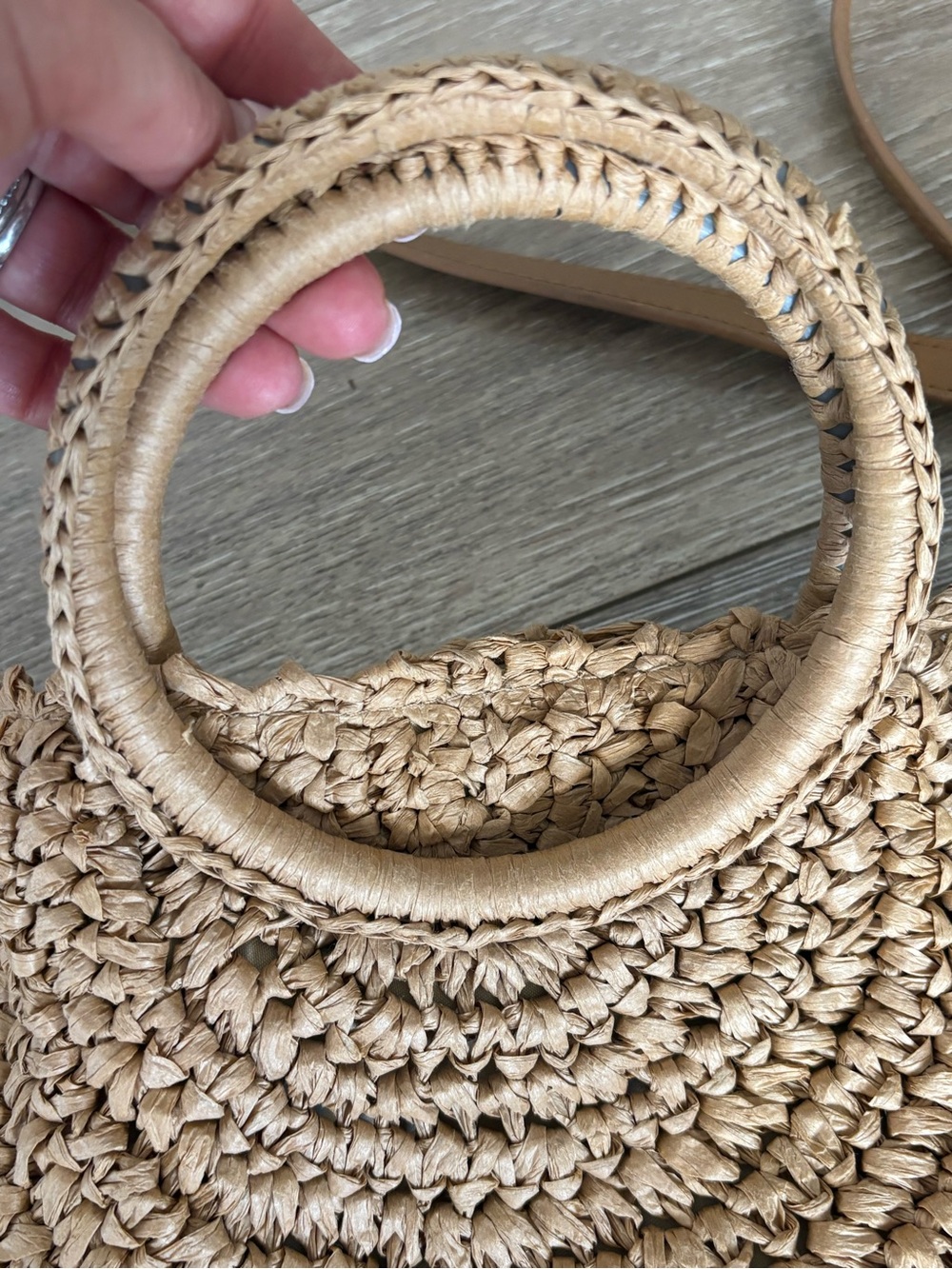 Handwoven Straw Tassel Crossbody Bag in Natural and Cream - Picture 4 of 9